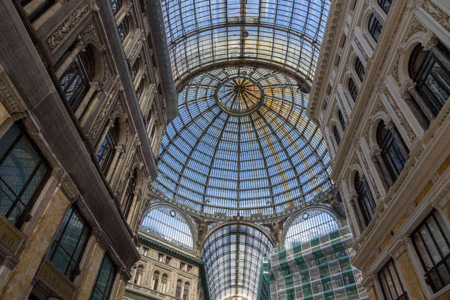 130 - Italia - Nápoles - galeria Príncipe Umberto I.jpg
